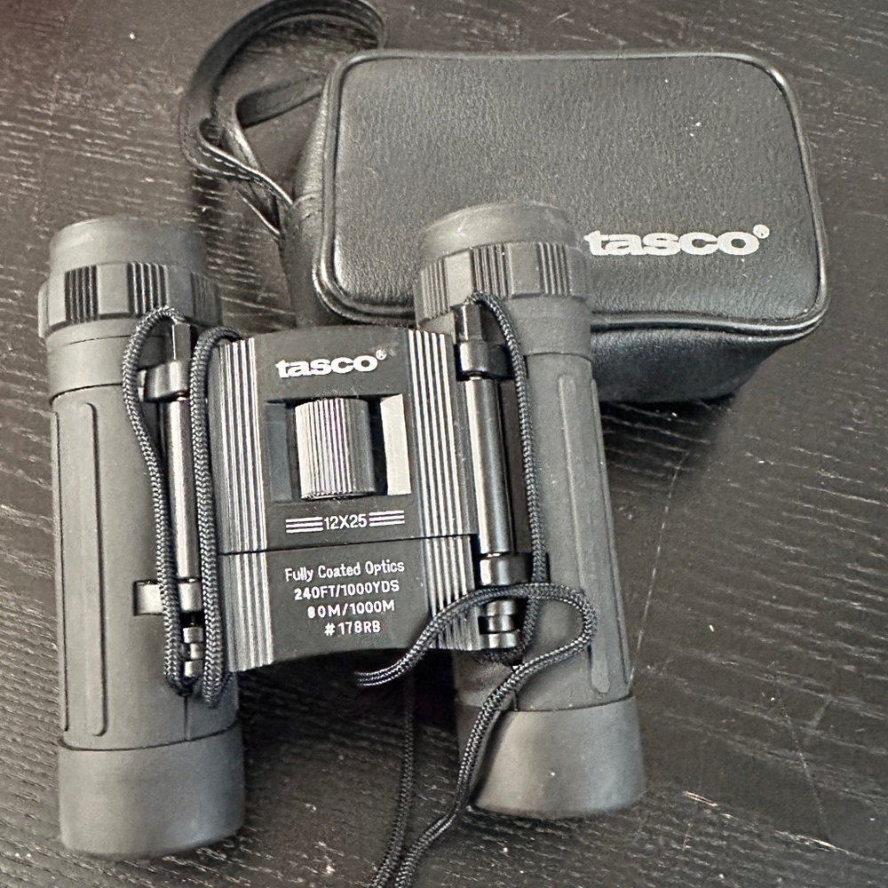 Tasco 12x25 Essentials Binoculars compact and lightweight